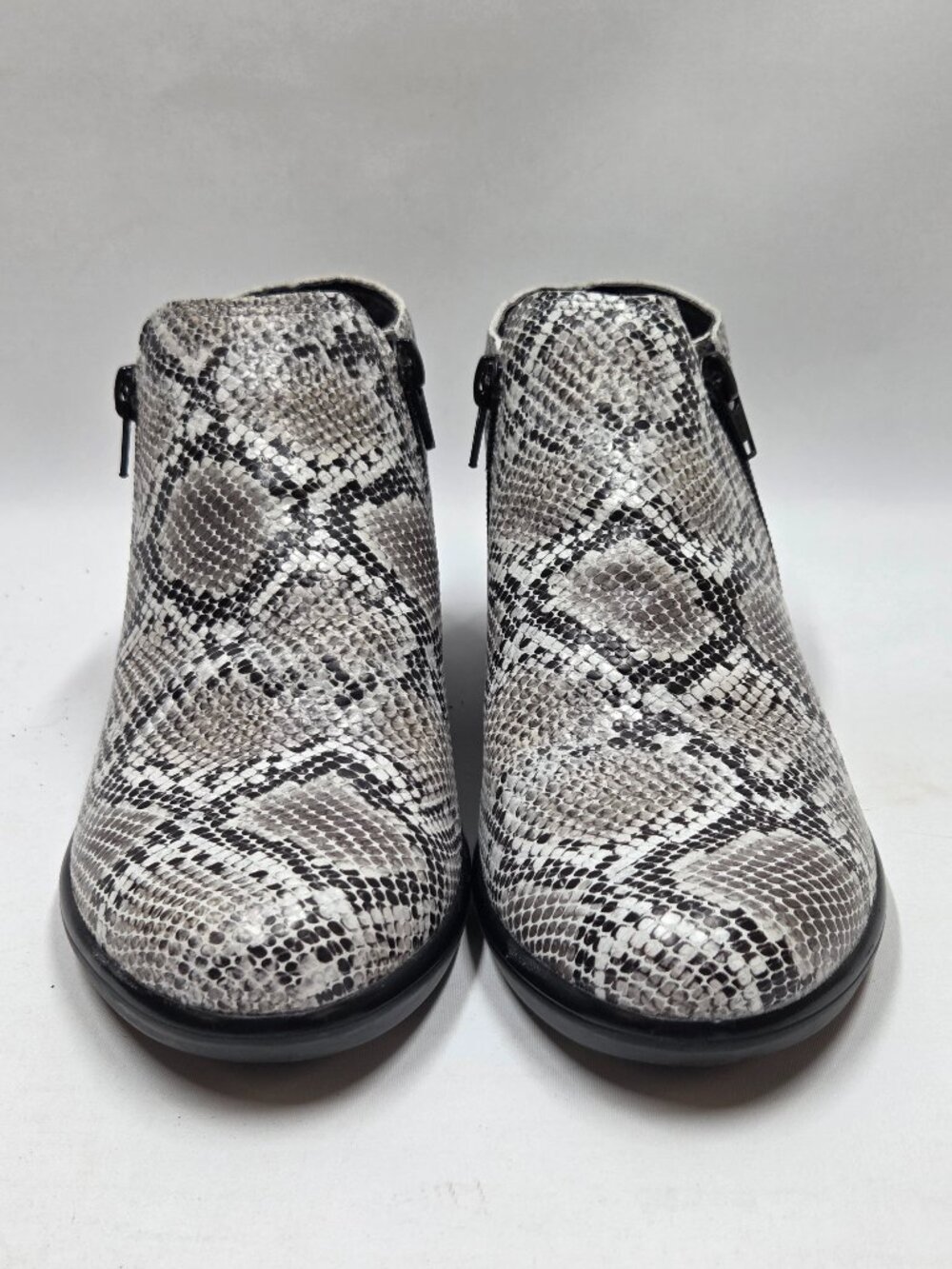 Naot Helm Grey Cobra Leather Ankle Boots Zip Sides Women EURO Size 36